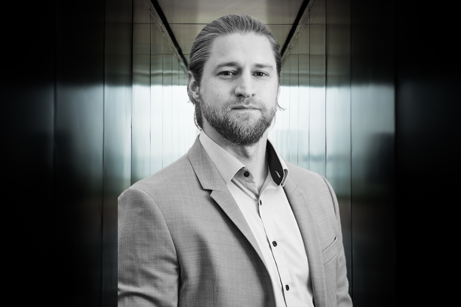 Daniel Crucius Business Portrait in einem Anzug